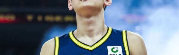 亲密互动，广东19岁王洪泽恋情曝光，女友可爱，体育生，杜锋祝福|大王|广东男篮|浙江男篮|陈家政|任骏飞_新浪体育_新浪新闻