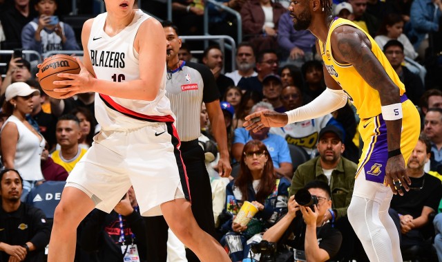 足球在线直播-美记：球迷们急切希望杨瀚森获得更多出场机会 但他还需打磨技术