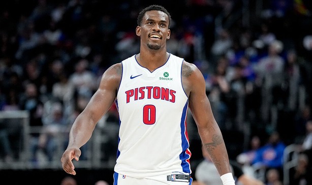 足球直播免费视频直播-比克斯塔夫：杜伦统治力十足 很幸运能执教这种类型的球员|活塞|底特律活塞队|多伦多猛龙队|杰伦-杜伦|nba_新浪体育_新浪新闻