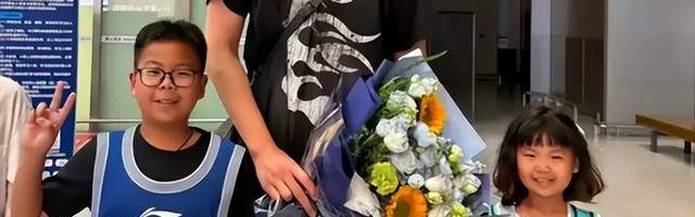 足球在线直播-回来啦！杨瀚森载誉归来，备战世预赛，深夜落地青岛发声，很霸气